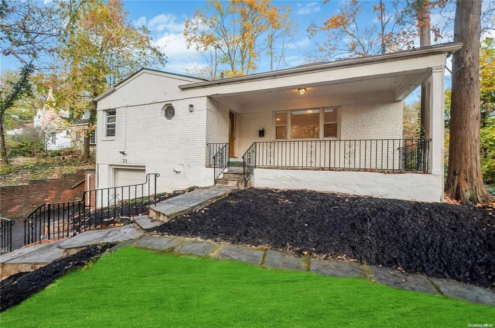 Unit for sale at 21 Ravine Road, North Hempstead, NY 11023