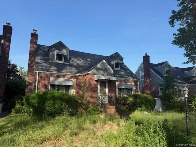 Unit for sale at 38 Pearl Street, North Hempstead, NY 11040
