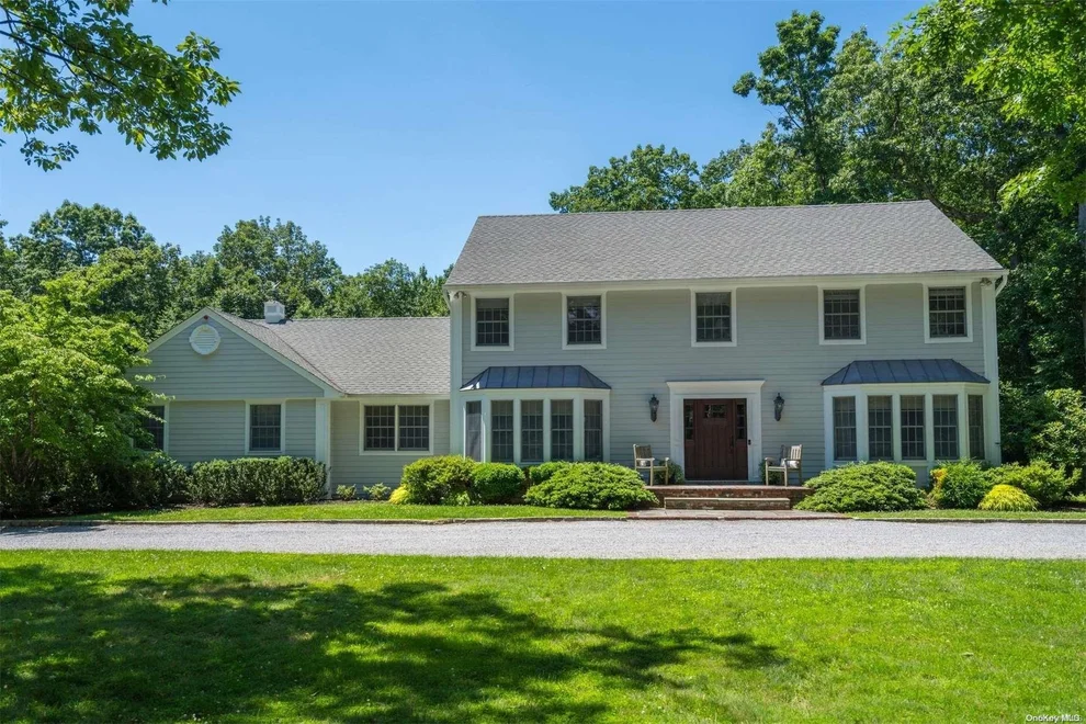 Unit for sale at 6 Soundcrest Lane, Huntington, NY 11743