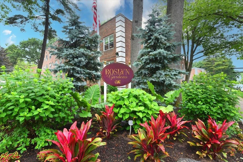Unit for sale at 100 EDWARDS Street, North Hempstead, NY 11577