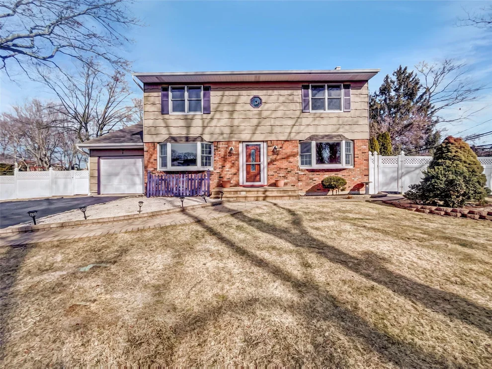 Unit for sale at 1 Charter Lane, Smithtown, NY 11787