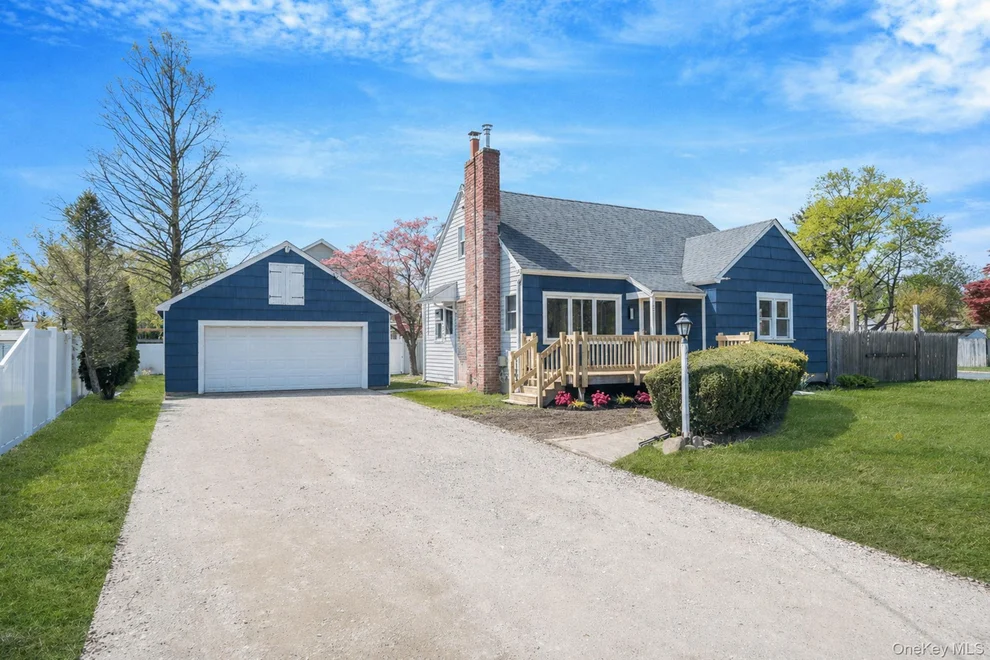 Unit for sale at 150 Spur Drive S, Islip, NY 11706