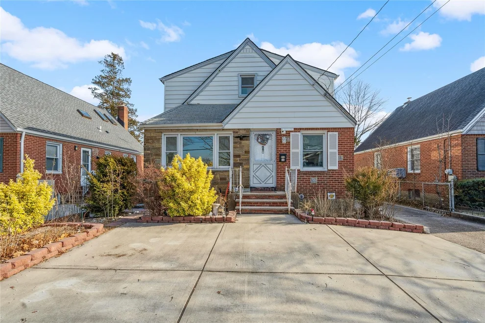 Unit for sale at 316 New Hyde Park Road, Hempstead, NY 11010