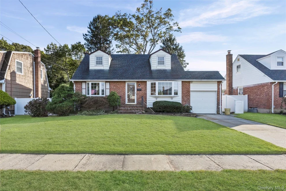 Unit for sale at 108 N Richmond Avenue, Oyster Bay, NY 11758
