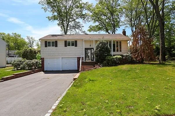 Unit for sale at 2 Ramondo Lane, Smithtown, NY 11787