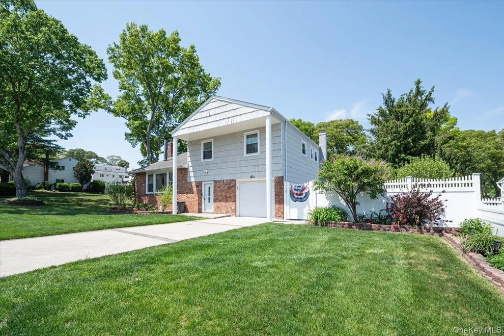 Unit for sale at 5 Spruceton Street, Brookhaven, NY 11784