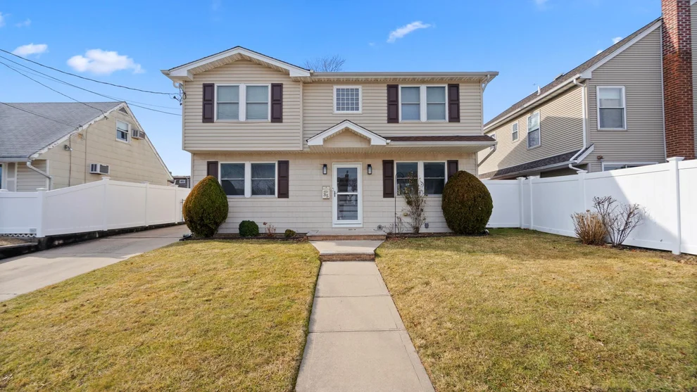 Unit for sale at 35 Whaley Avenue, Oyster Bay, NY 11714