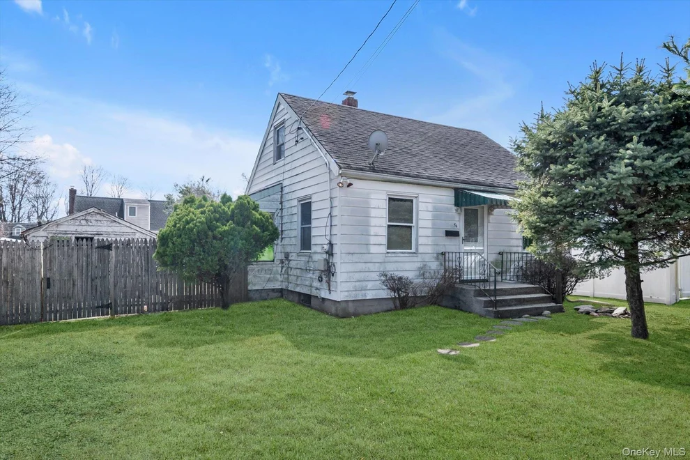 Unit for sale at 54 Garfield Place, Huntington, NY 11731