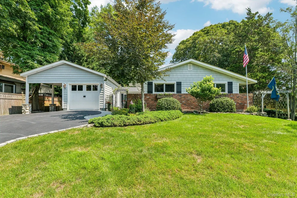 Unit for sale at 11 Bowman Lane, Smithtown, NY 11754