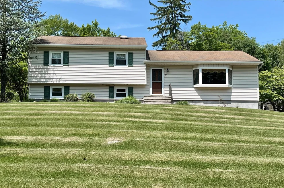Unit for sale at 9 Hickory Street, Woodbury, NY 10930