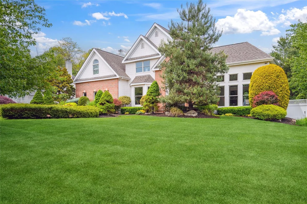 Unit for sale at 3 Sugar Maple Court, Huntington, NY 11746