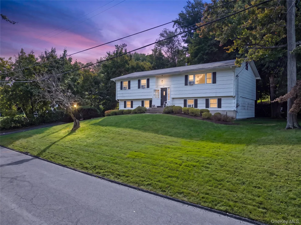Unit for sale at 4 Great Oaks Drive, Clarkstown, NY 10956
