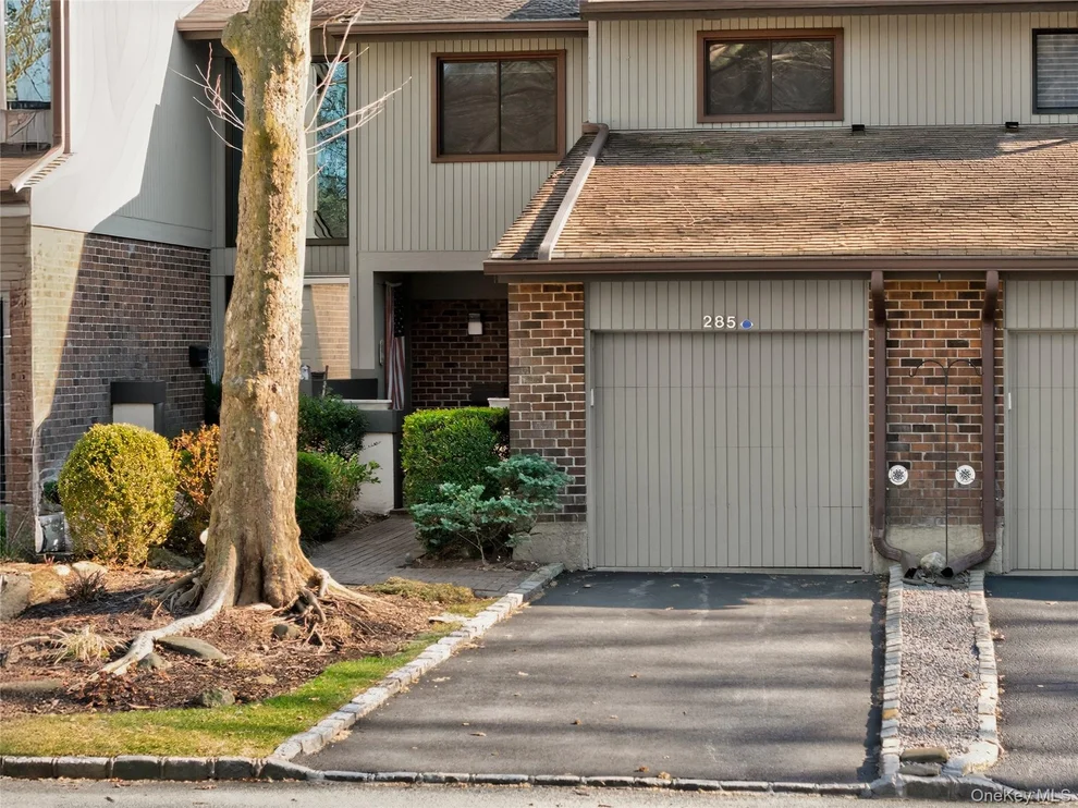 Unit for sale at 285 Carriage House Drive, Oyster Bay, NY 11753
