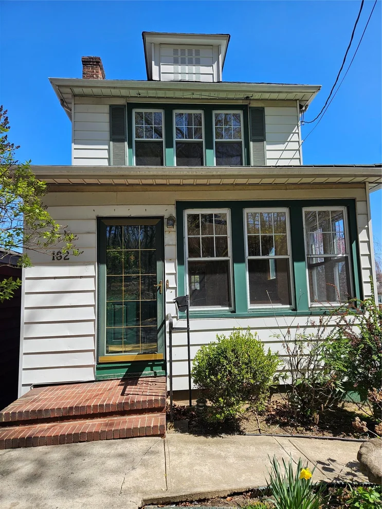Unit for sale at 182 Parkway N, Yonkers, NY 10704
