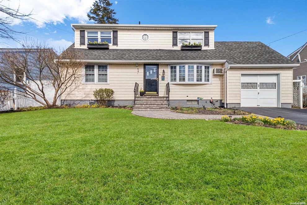 Unit for sale at 303 W 14th Street, Babylon, NY 11729
