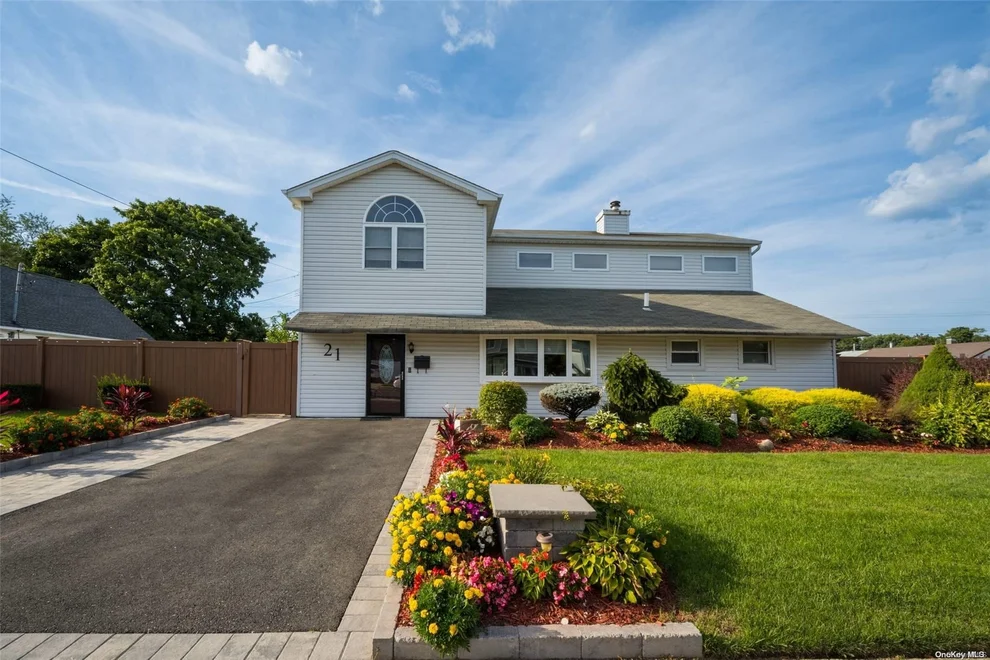 Unit for sale at 21 Hoover Lane, Oyster Bay, NY 11714