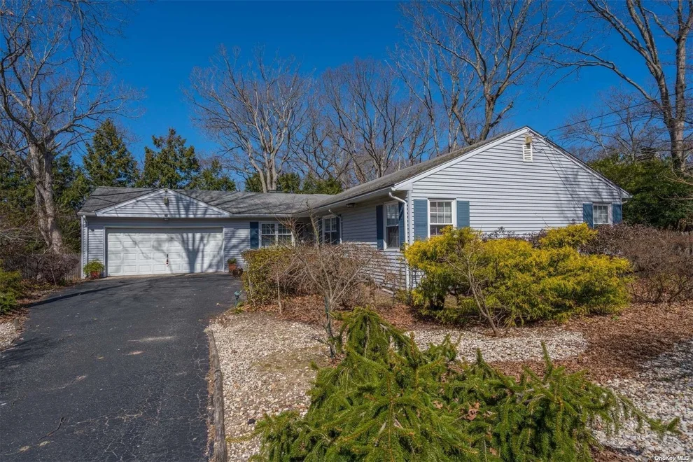 Unit for sale at 3 Ivy Hill Drive, Smithtown, NY 11787