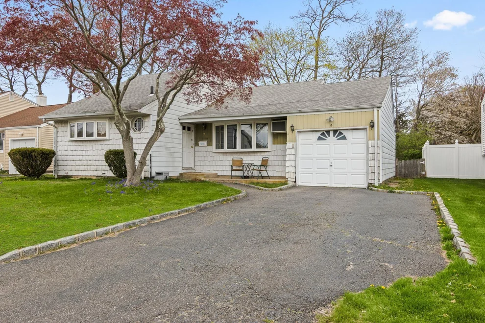 Unit for sale at 9 Thomas Drive, Babylon, NY 11703