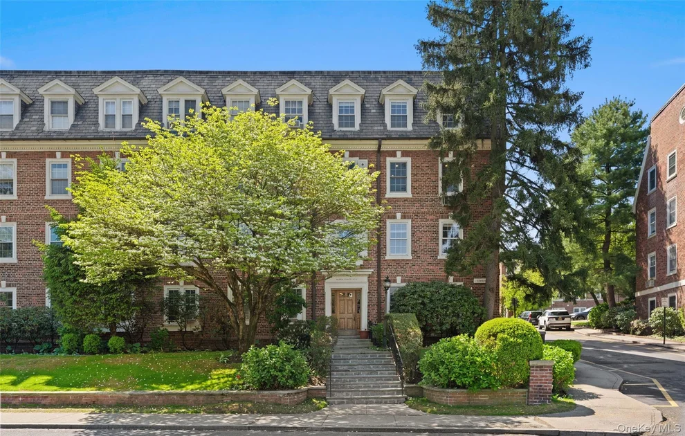 2 Alden Place