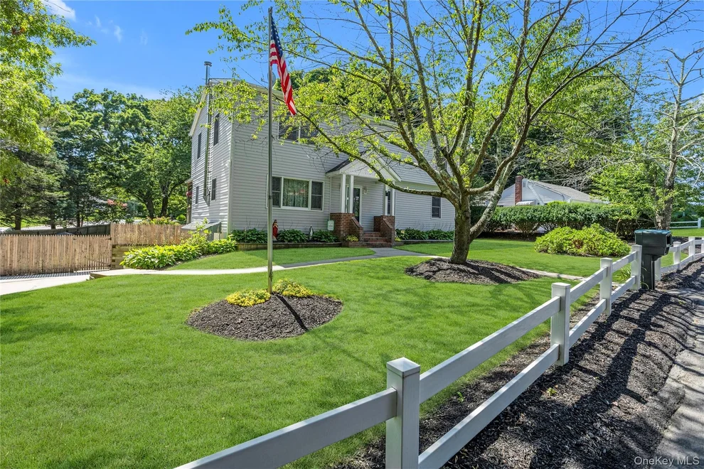 Unit for sale at 6 Giant Oak Road, Brookhaven, NY 11961