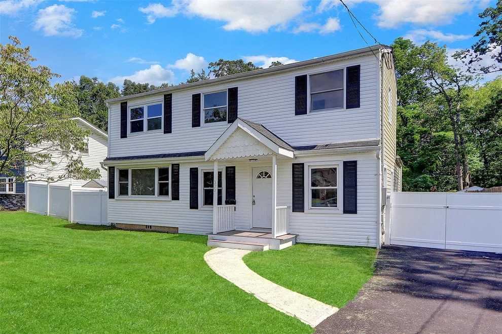 Unit for sale at 300 Prairie Drive, Babylon, NY 11703