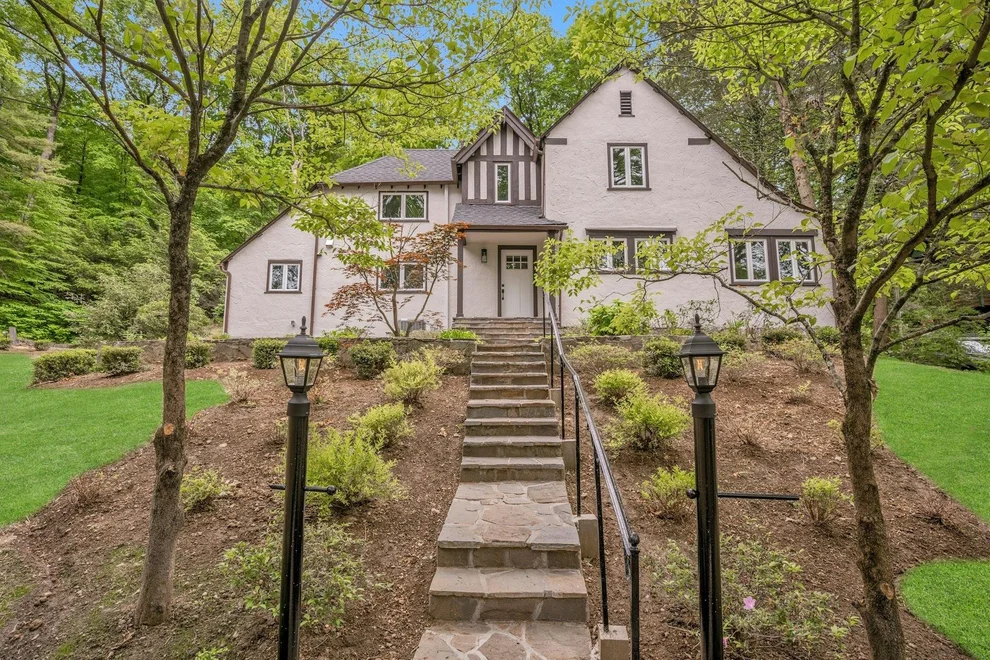 Unit for sale at 34 Glenside Place, New Castle, NY 10514