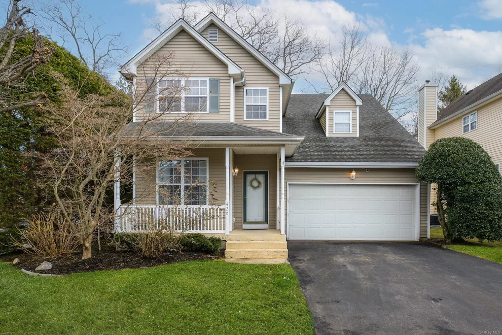 Unit for sale at 420 Mystic Way, Islip, NY 11706