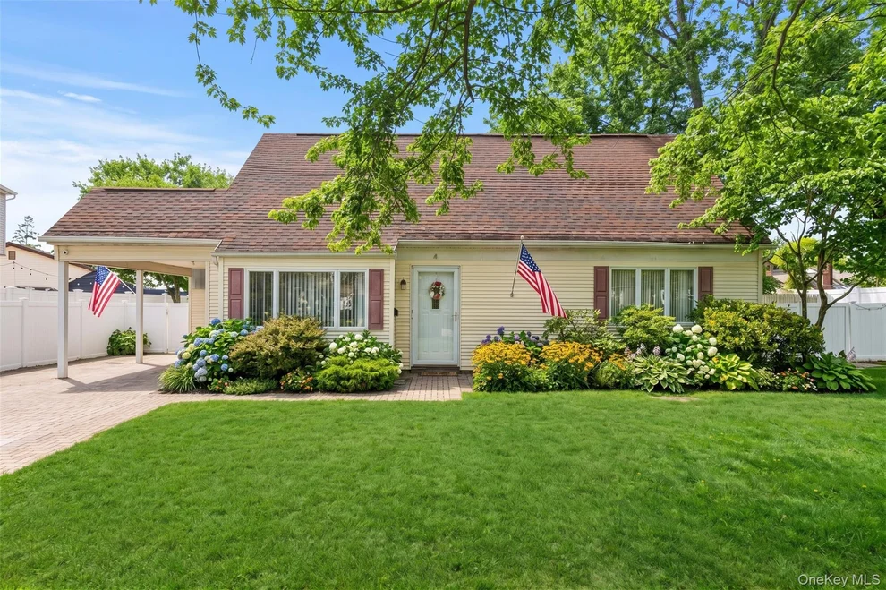 Unit for sale at 4 Erlwein Court, Oyster Bay, NY 11758