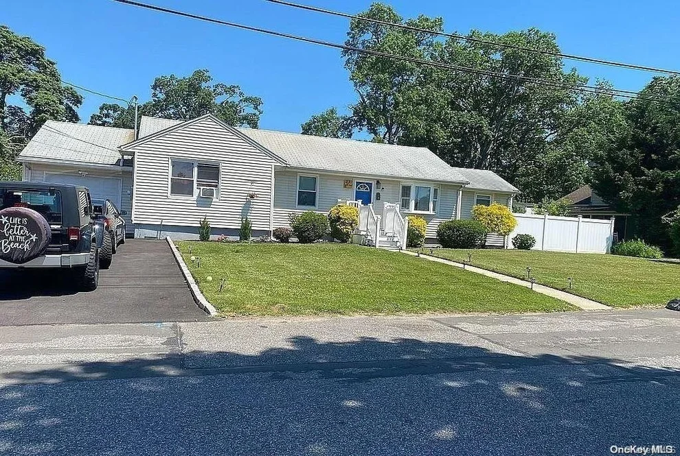 Unit for sale at 25 Larsen Lane, Babylon, NY 11704