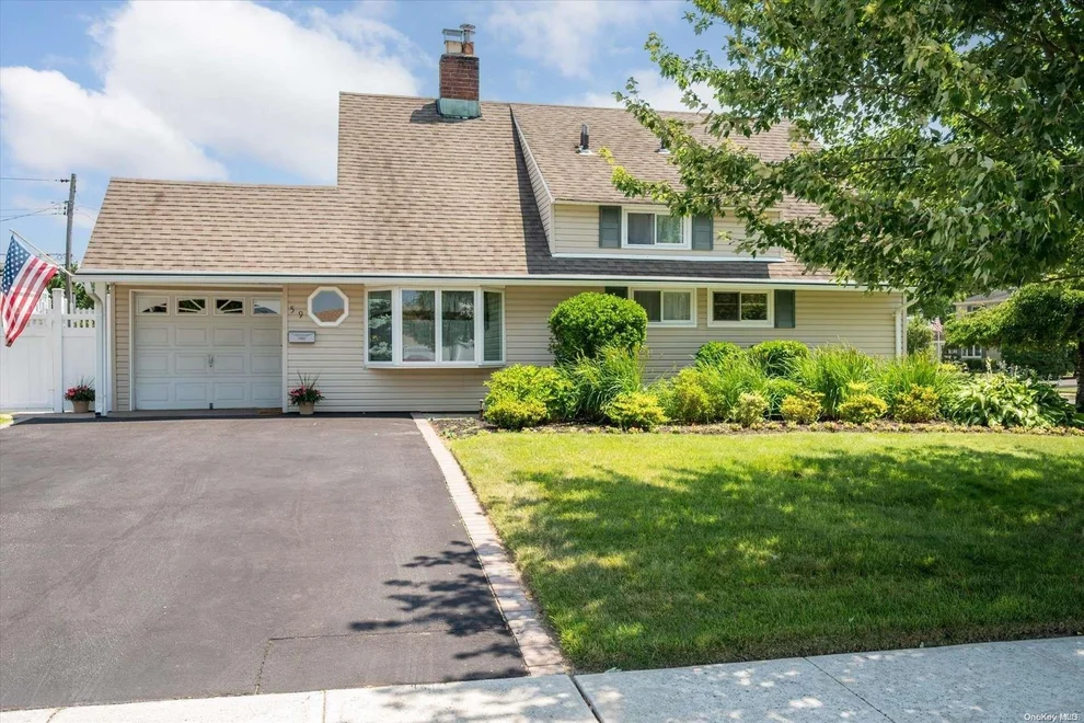 Unit for sale at 59 Daffodil Lane, Hempstead, NY 11793