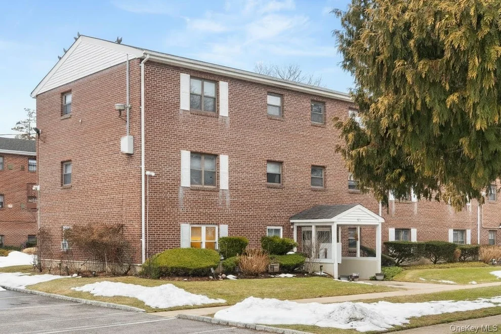 Unit for sale at 123 Park Avenue, Babylon, NY 11701