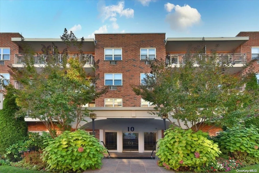 Unit for sale at 10 Ipswich Avenue, North Hempstead, NY 11021