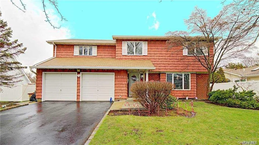 Unit for sale at 313 Kimberly Place, West Islip, NY 11795