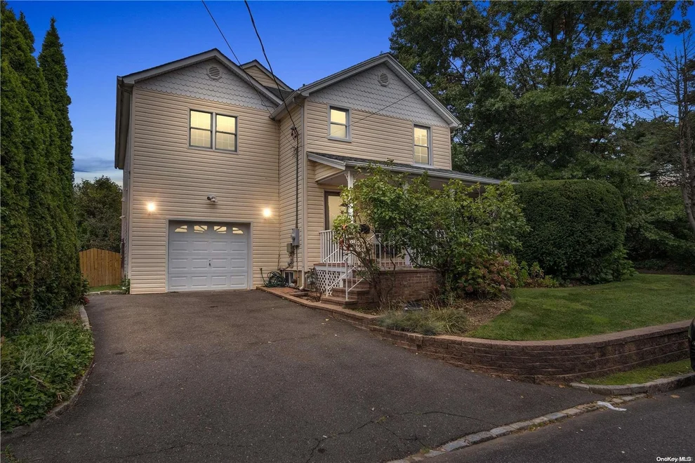 Unit for sale at 35 Henderson Avenue, North Hempstead, NY 11050