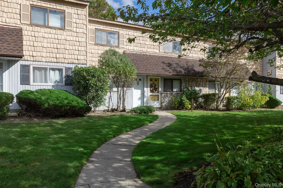 Unit for sale at 202 Pointe Circle North, Brookhaven, NY 11727