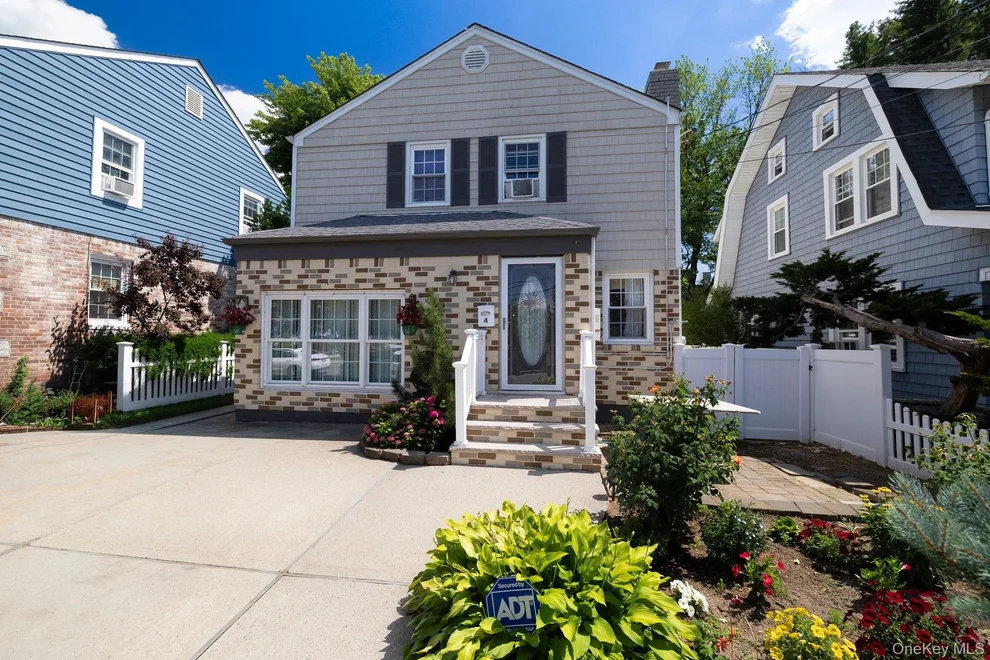 Unit for sale at 4 Nassau Boulevard, Hempstead, NY 11565