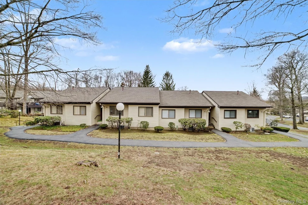 Unit for sale at 129 Columbia Court, Yorktown, NY 10598