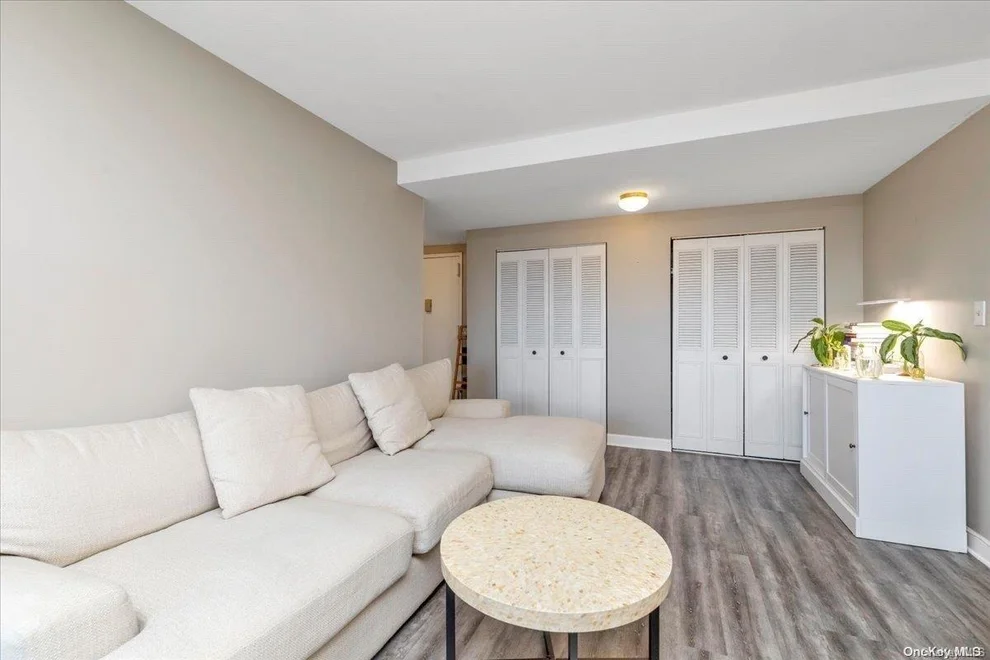 Unit for sale at 235 W Park Avenue, Hempstead, NY 11561
