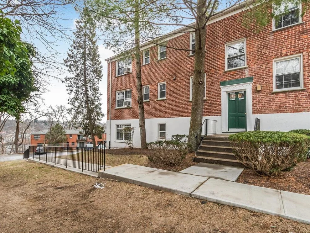 Unit for sale at 39 Fieldstone Drive, Greenburgh, NY 10530