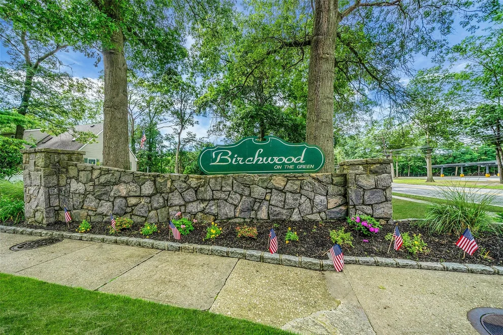 Unit for sale at 2411 Wilshire Lane, Islip, NY 11769