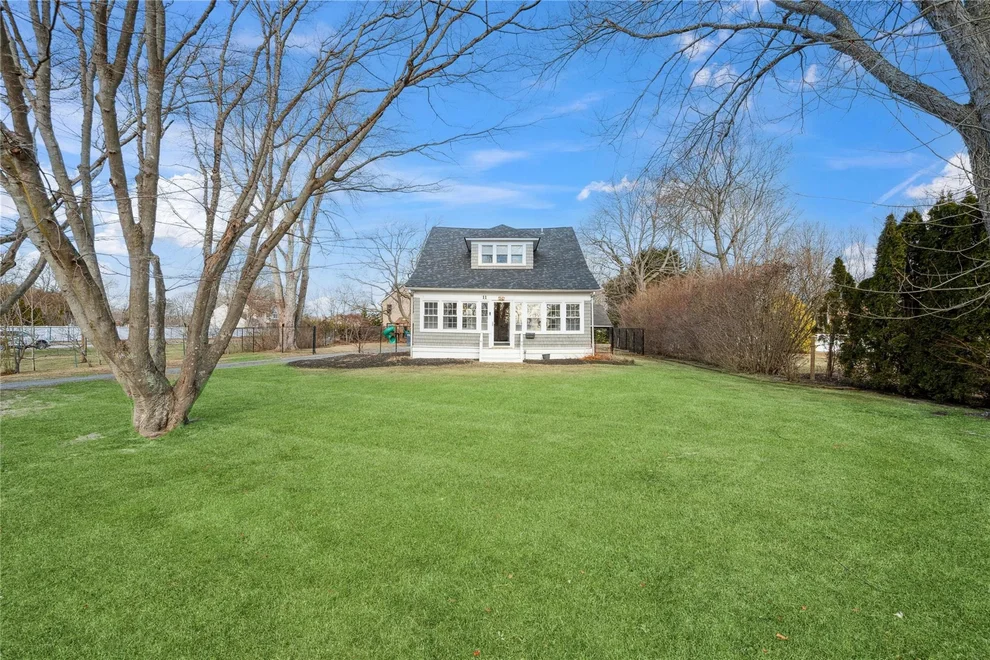 Unit for sale at 11 Park Avenue, Brookhaven, NY 11715