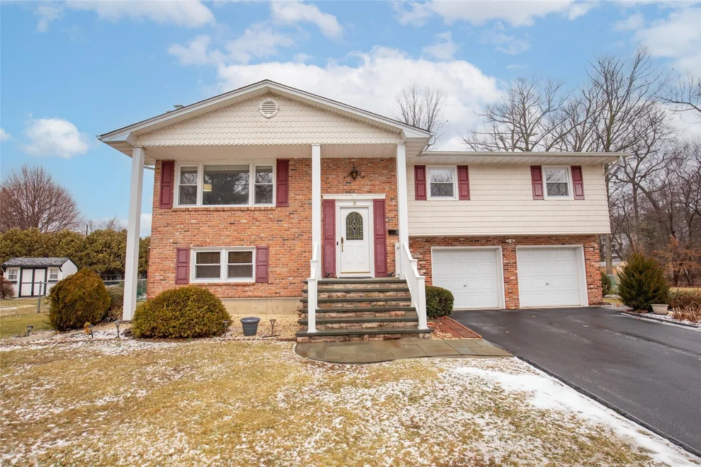 Unit for sale at 5 Glen Rose Court, Clarkstown, NY 10994