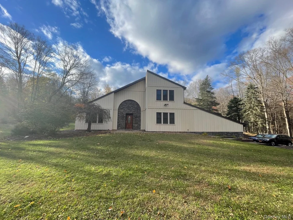 Unit for sale at 11 Dill Hill Road, Beekman, NY 12533