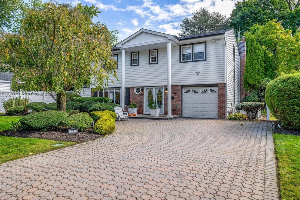 Unit for sale at 34 Foxwood Road, Oyster Bay, NY 11804