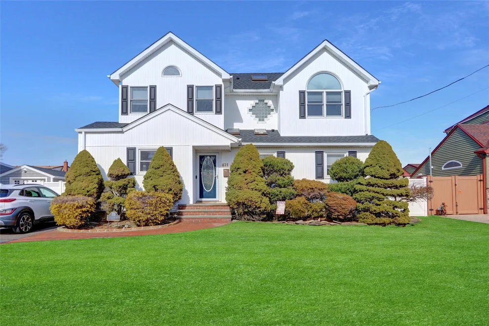 Unit for sale at 421 Brendan Avenue, Oyster Bay, NY 11762