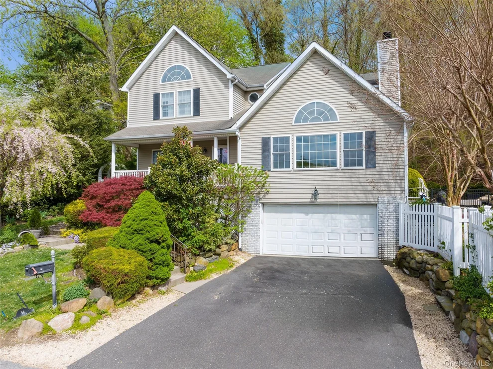 Unit for sale at 14 Fairview Lane, Oyster Bay, NY 11771