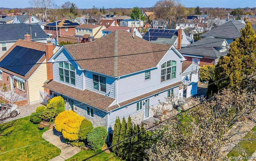 Unit for sale at 253 Devonshire Drive, North Hempstead, NY 11040