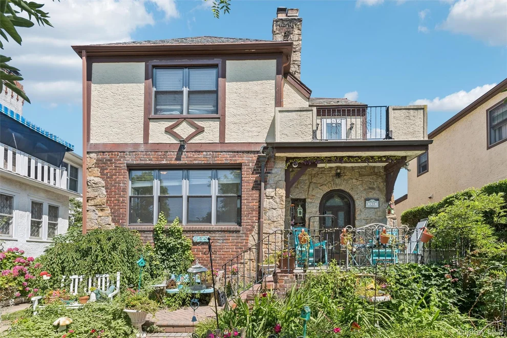 Unit for sale at 439 W Olive Street, Long Beach, NY 11561