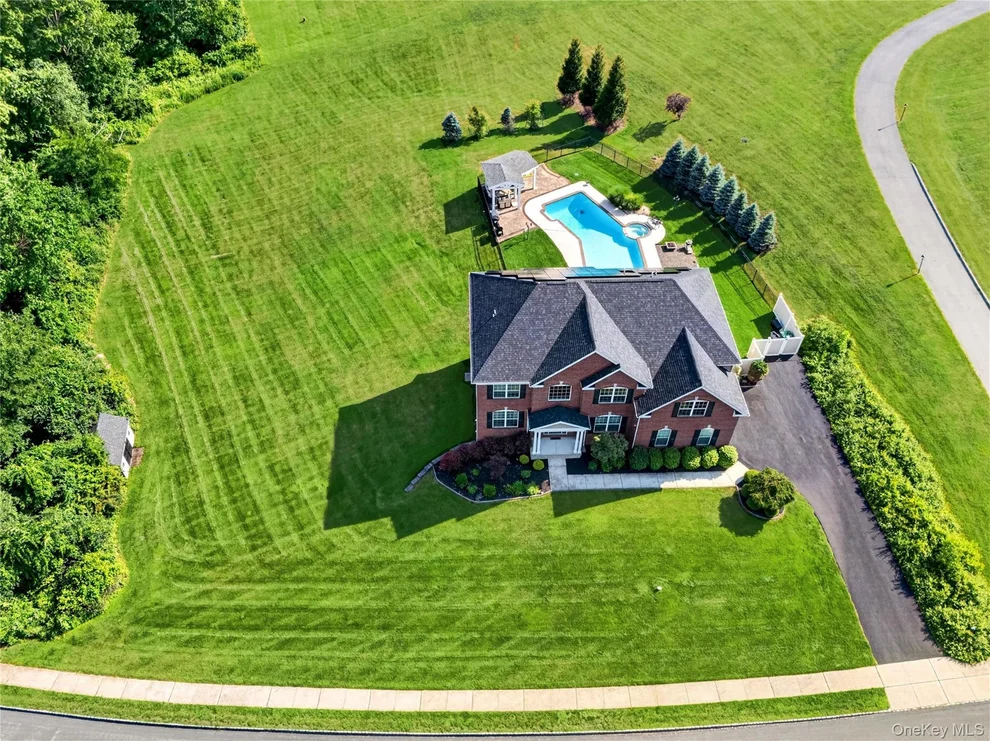 Unit for sale at 33 Luthien Forest Road, New Windsor, NY 12553