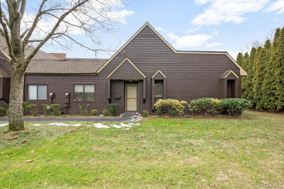 Unit for sale at 22 SO. Gate Circle, Oyster Bay, NY 11762
